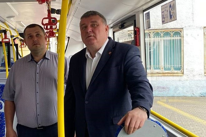 «Администрация города большое внимание уделяет развитию общественного транспорта»: Илья Беспалов осмотрел два новых троллейбуса, которые уже завтра выйдут на маршруты