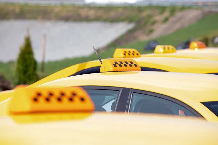 К вам приедет дискомфорт: как новый закон об отечественных авто в такси повлияет на рынок перевозок