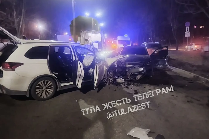 ДТП с пострадавшими произошло на улице Рязанской в Туле ДТП с пострадавшими произошло на улице Рязанской в Туле