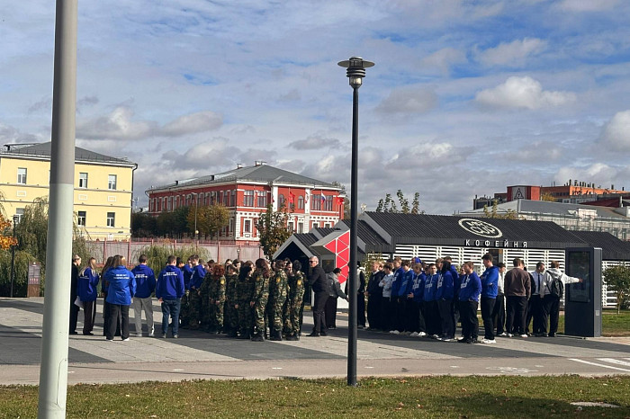 В центре Тулы провели флешмоб в честь дня рождения Путина