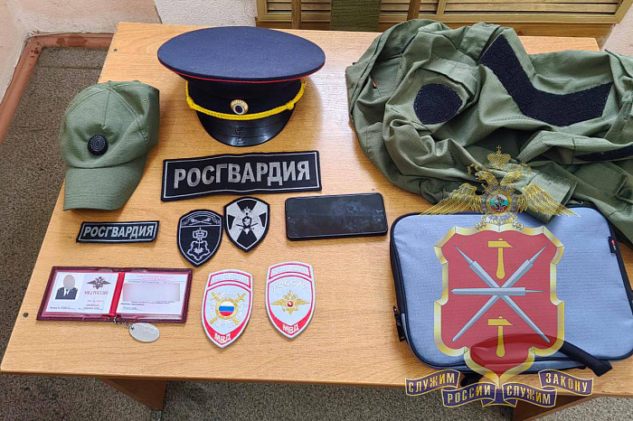 Жителю Тульской области, который разгуливал в костюме полицейского, грозит уголовное дело Жителю Тульской области, который разгуливал в костюме полицейского, грозит уголовное дело