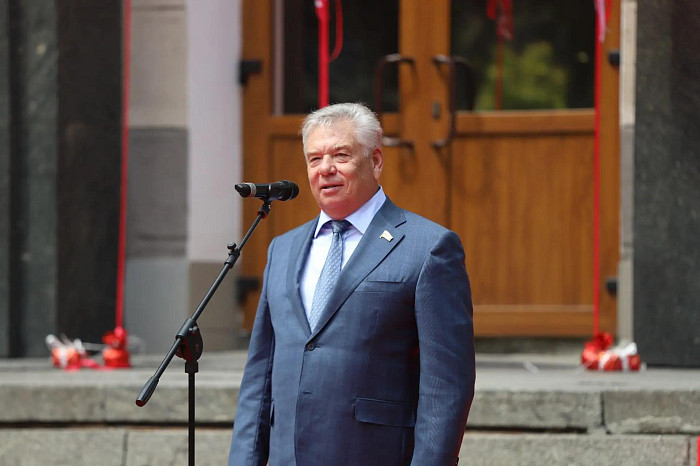 Юрий Бровко: Когда наши земляки защищают интересы Родины, особенно важно трудиться на благо своей страны Юрий Бровко: Когда наши земляки защищают интересы Родины, особенно важно трудиться на благо своей страны