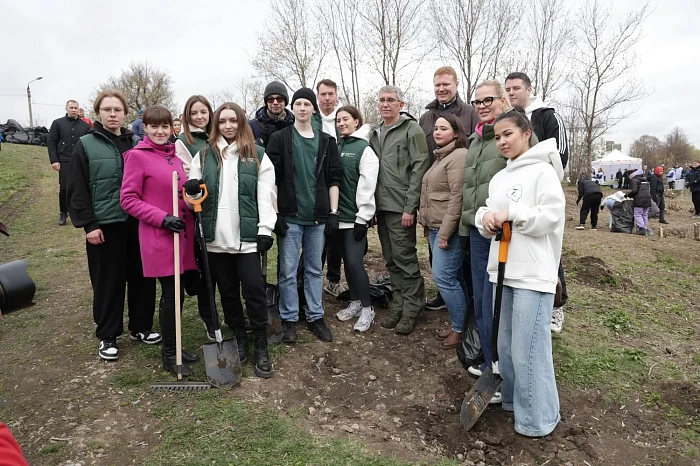 «Общий труд всегда сплачивает людей»: Дмитрий Миляев принял участие во Всероссийском субботнике