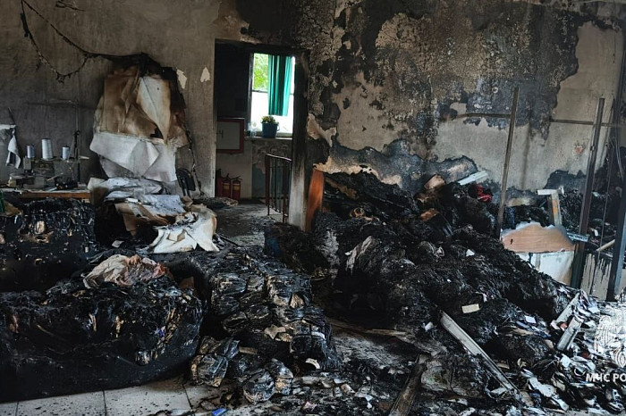 Производственный цех сгорел на швейной фабрике в Тульской области