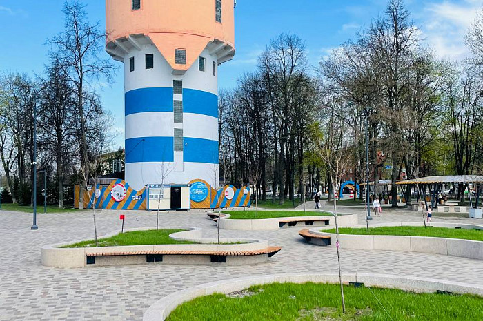 Морской стиль, классные локации, но вытоптанные газоны: тульские родители назвали плюсы и минусы игровых пространств обновленного Кировского сквера