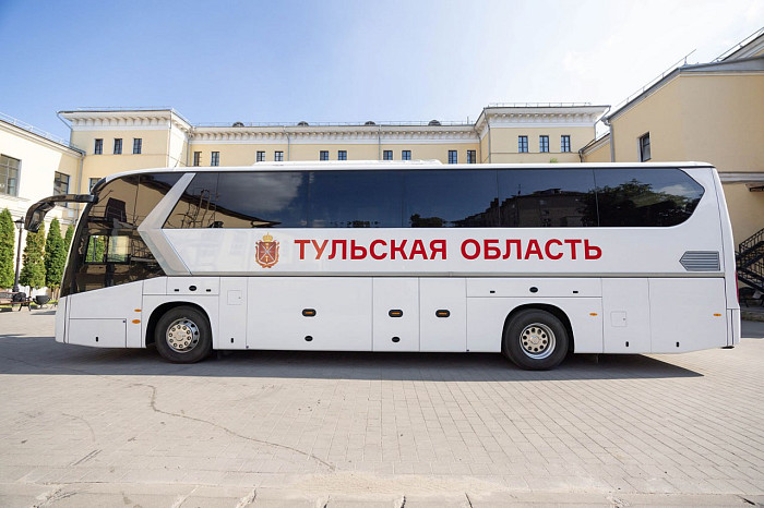 Дмитрий Миляев передал Губернаторскому духовому оркестру автобус в честь 30-летнего юбилея Дмитрий Миляев передал Губернаторскому духовому оркестру автобус в честь 30-летнего юбилея