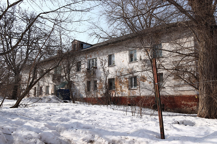 Многодетную семью из Тулы переселили из аварийного дома в заплесневелую коммуналку: власти судятся и не хотят давать новое жилье