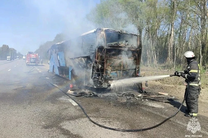 Спасатели потушили загоревшийся автобус на трассе «Тула – Новомосковск»