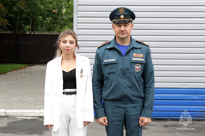 В Туле сотрудника МЧС и участника СВО наградили медалью «За спасение погибающих на водах»
