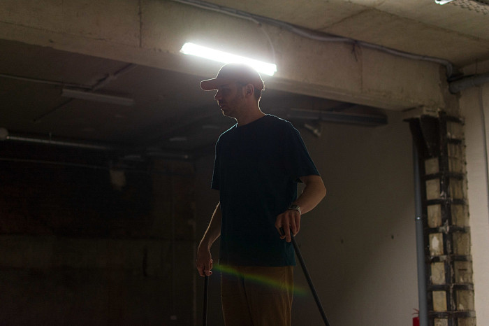 Существует ли «современное» искусство на самом деле: как тульские перформеры общались через звук, пространство и танец в прямом эфире