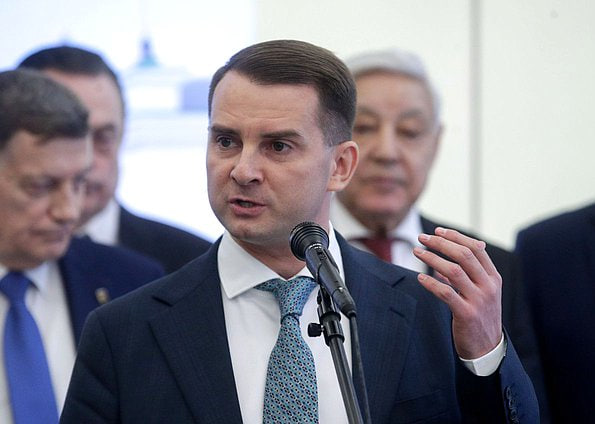 От водителя до космонавта и хирурга: кем мечтали стать депутаты Госдумы и Облдумы в детстве 