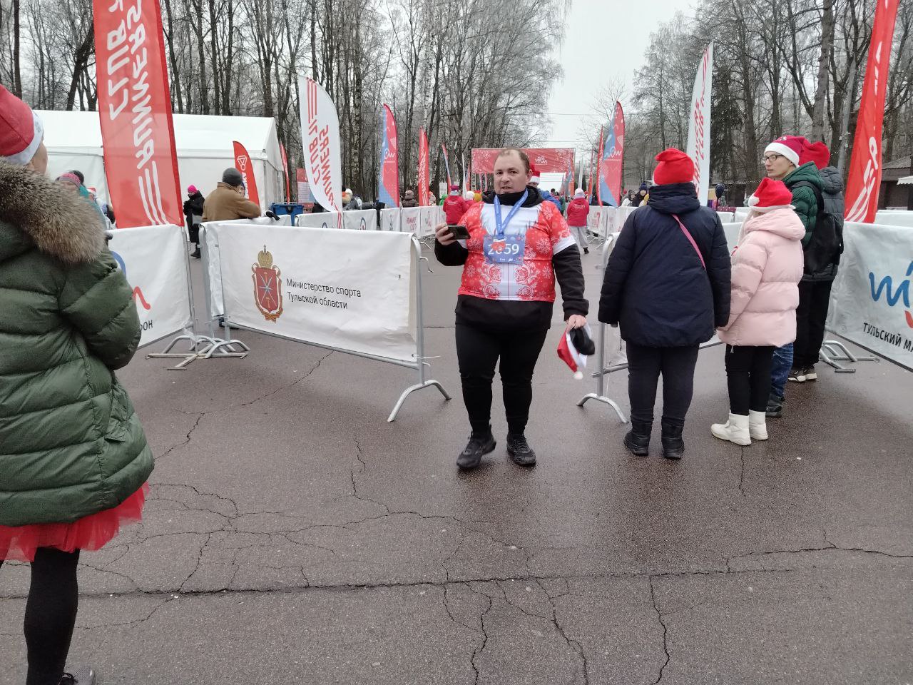 На новогоднем старте, несмотря на проблемы с экипировкой, уверенно вышел из 45 минут.