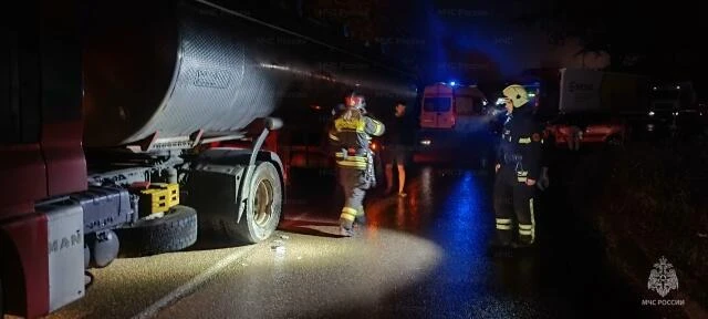 Тульские спасатели устранили последствия трех пожаров и девяти ДТП за сутки Тульские спасатели устранили последствия трех пожаров и девяти ДТП за сутки