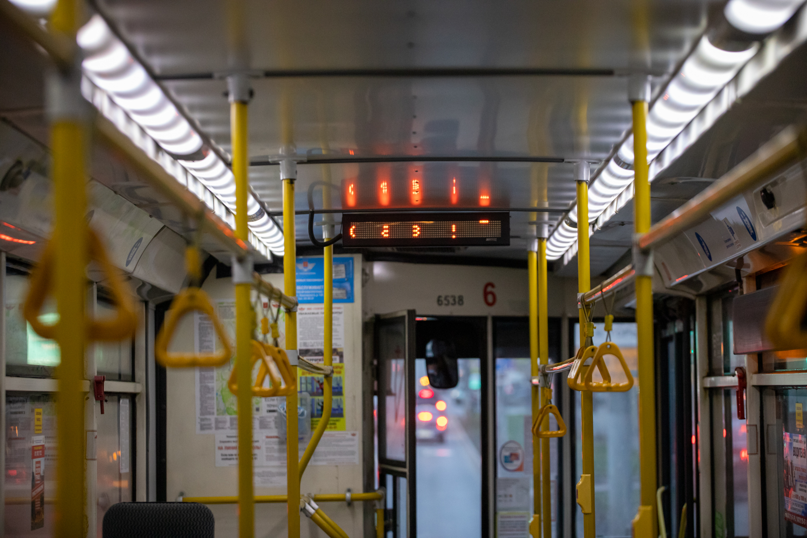 Машина или общественный транспорт? Нет, спасибо, я люблю ходить пешком. Фото: Тульская служба новостей