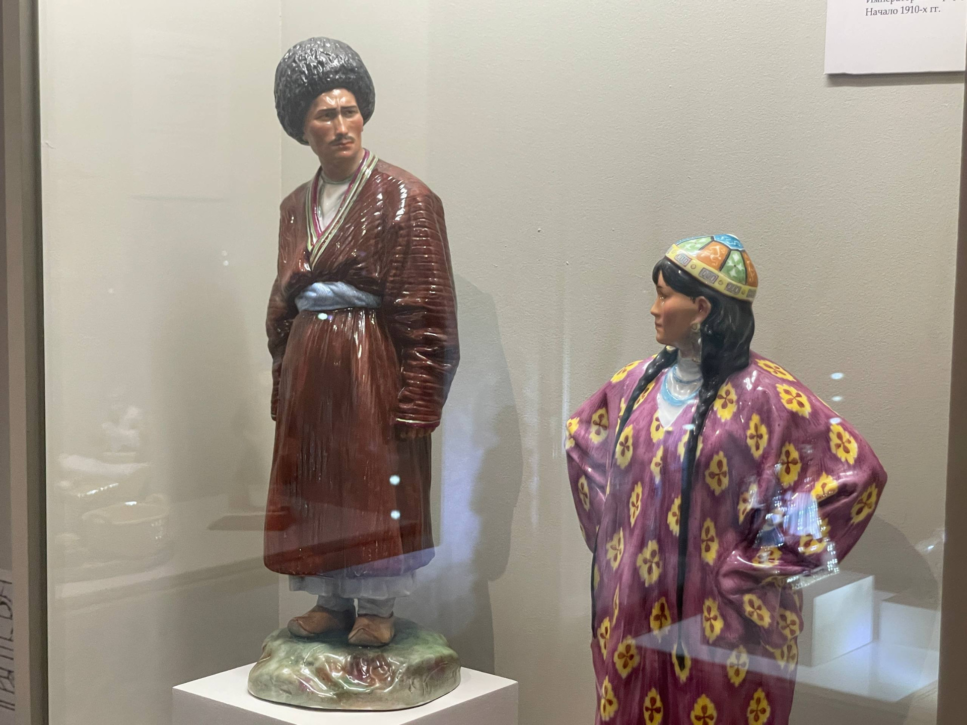 Туркмен и сартская женщина