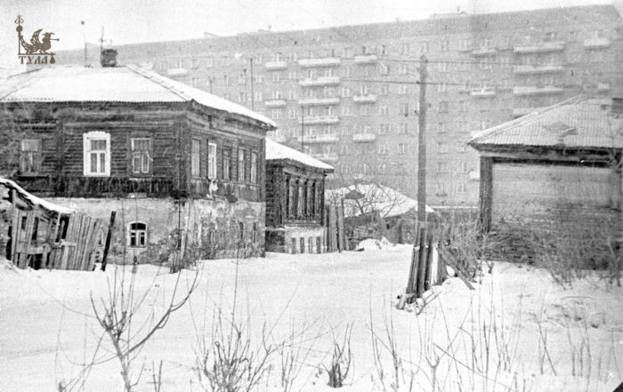 Фото: Тула ушедшего века. 1970-е. Старая улица Вересаева от ул. Революции к Красноармейскому пр. (на заднем плане - современный дом пр.Красноармейский, №4)