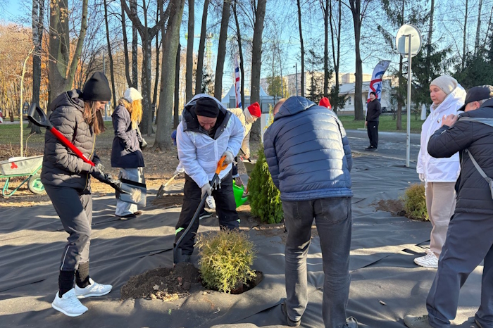 На открытии бегового центра ВФЛА в Туле высадили деревья На открытии бегового центра ВФЛА в Туле высадили деревья