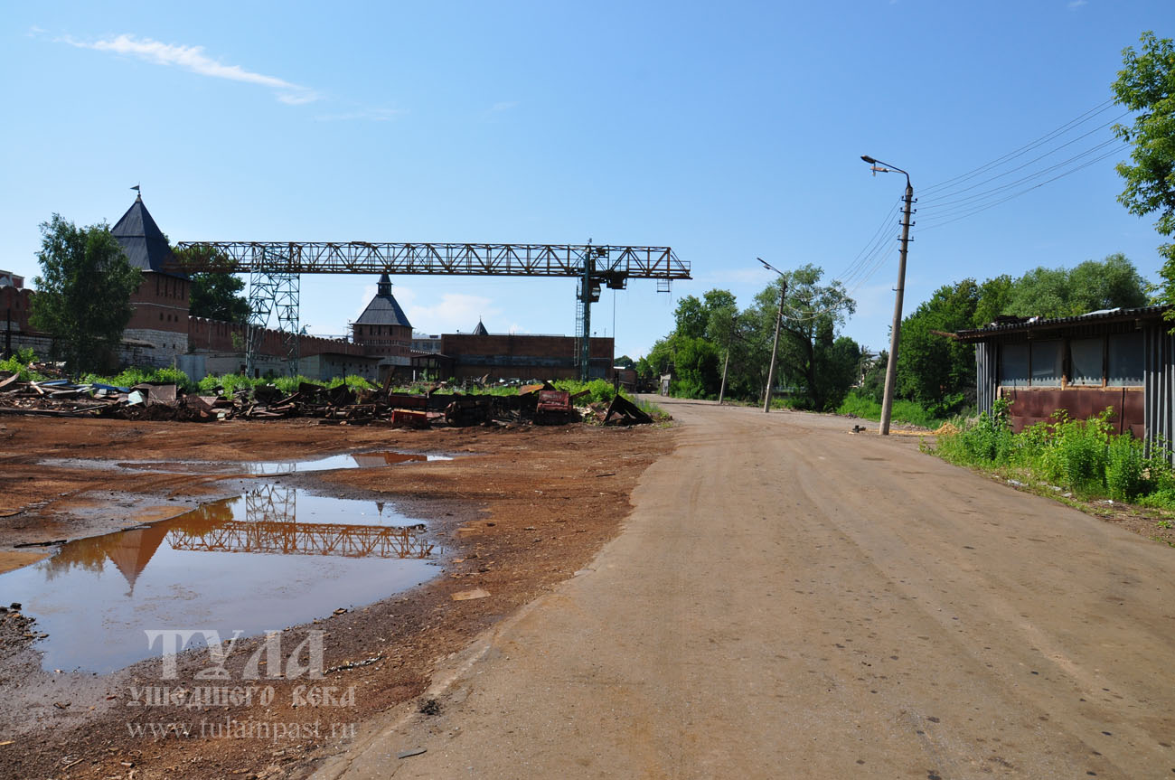 Фото: Тула ушедшего века. Июнь 2013 года. Территория бывшего Нижнего кремлевского сада до реконструкции набережной