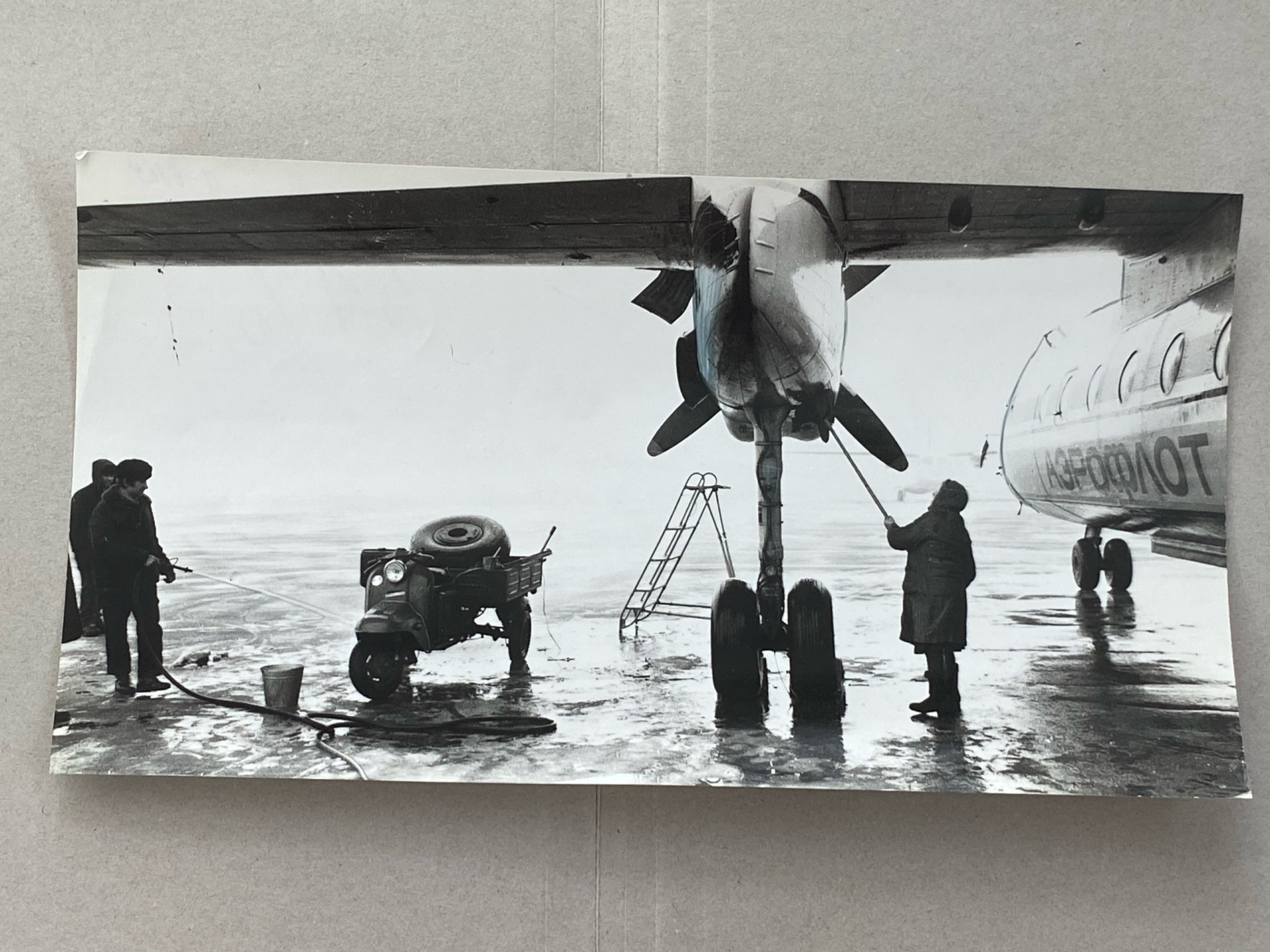 Государственный архив Тульской области/Утренний туалет самолета, опубликовано в газете 