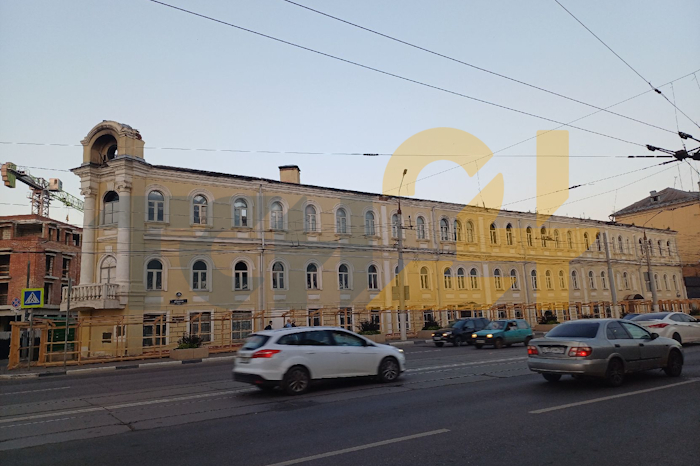 У сгоревшего военного госпиталя в Туле появились строительные ограждения У сгоревшего военного госпиталя в Туле появились строительные ограждения