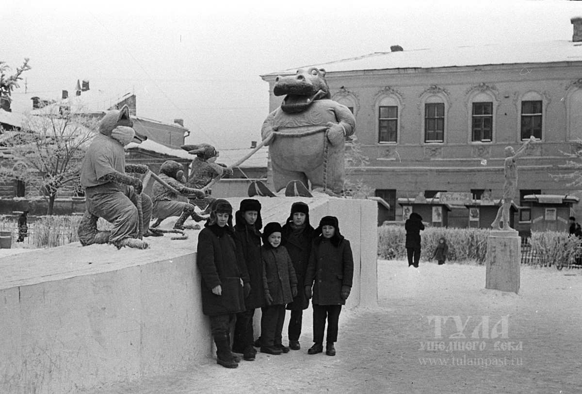 Фото: Тульская служба новостей. Около 1962 года. Новогоднее украшение Пионерского сквера. Фото Владимира Лаптева