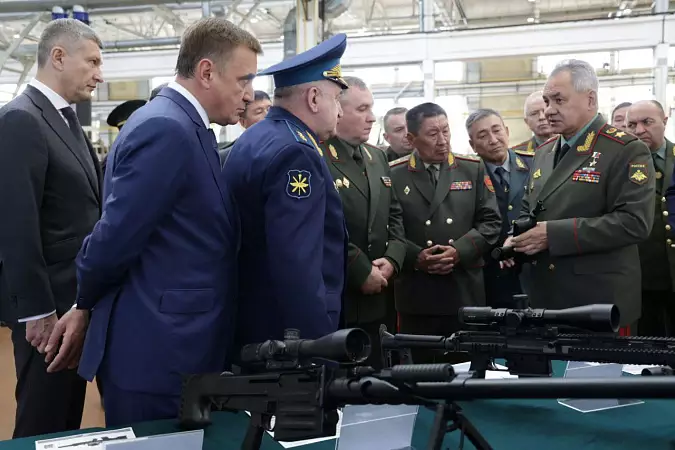 В Туле Сергей Шойгу рассказал главам минобороны СНГ о пистолете-пулемете для летчиков В Туле Сергей Шойгу рассказал главам минобороны СНГ о пистолете-пулемете для летчиков