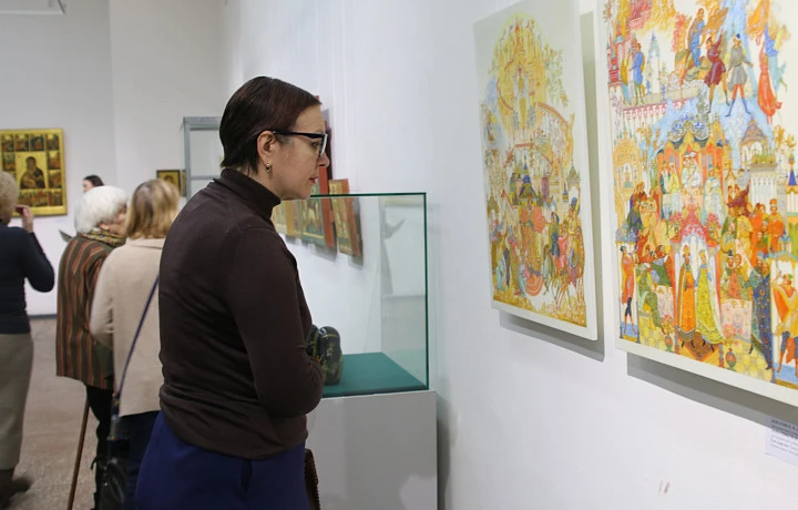 В Выставочном зале в Туле жители могут оценить иконы мастеров Палеха