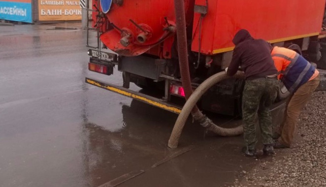 Коммунальщики устраняют последствия непогоды в Туле Коммунальщики устраняют последствия непогоды в Туле