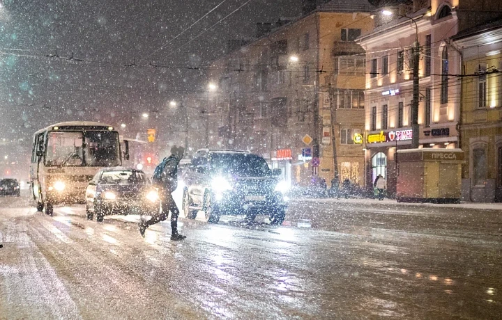Вечером 8 декабря Тула встала в девятибалльных автомобильных пробках Вечером 8 декабря Тула встала в девятибалльных автомобильных пробках