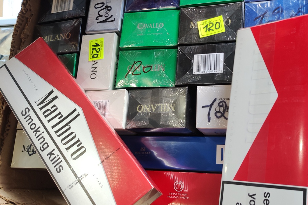 Обычно во время рейда изымается 400-500 пачек контрафактных сигарет / Тульская таможня