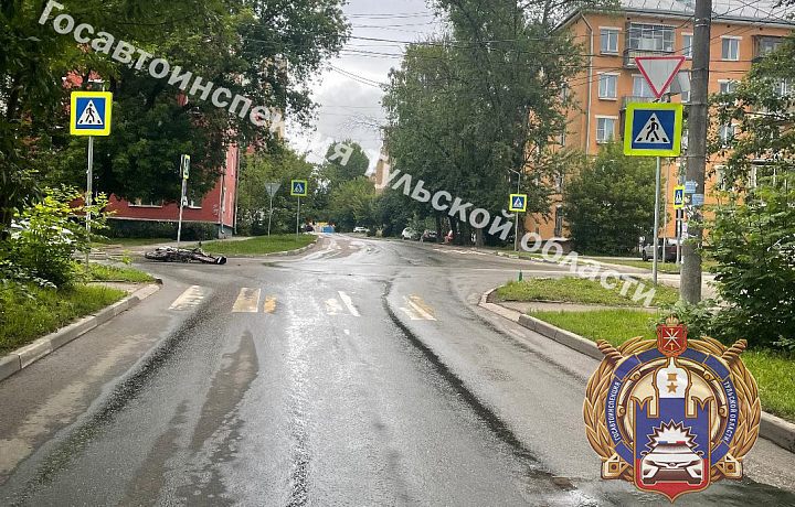 Водитель мотоцикла пострадал в ДТП на улице Оружейной в Туле Водитель мотоцикла пострадал в ДТП на улице Оружейной в Туле