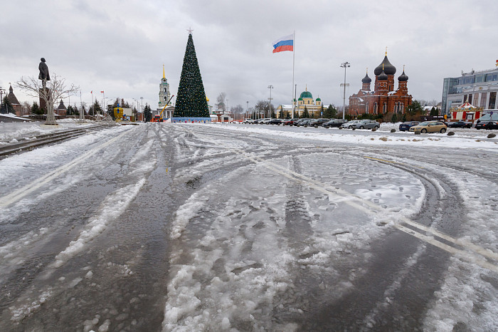 Улица полна снегожидкостей: фоторепортаж с затопленных дорог и тротуаров Тулы Улица полна снегожидкостей: фоторепортаж с затопленных дорог и тротуаров Тулы