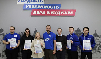 Никита Бурвиков наградил волонтеров-зоозащитников
