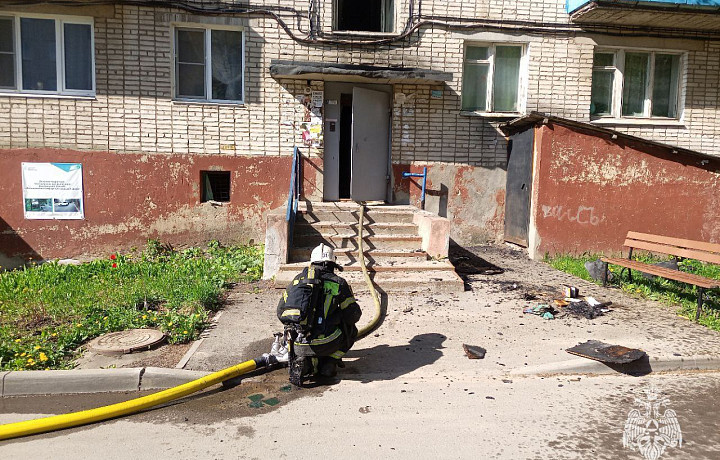 В Щекино Тульской области загорелась пятиэтажка