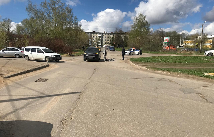 Велосипедист попал в больницу после столкновения с автомобилем на улице Мира в Новомосковске