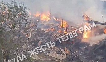 В Щекине загорелись сараи на улице Строителей