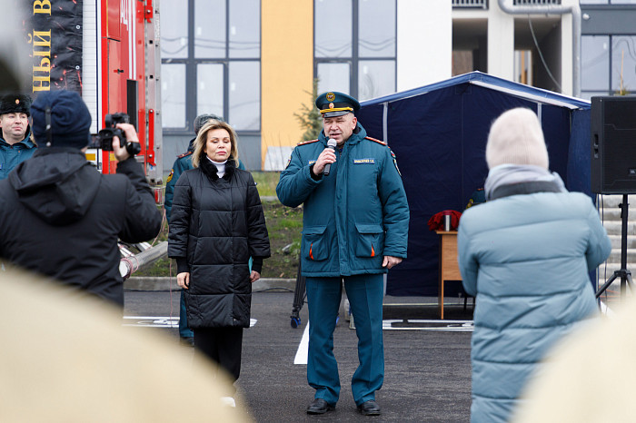 В Туле спасатель в полной экипировке поднялся на 25 этаж за три минуты и семь секунд В Туле спасатель в полной экипировке поднялся на 25 этаж за три минуты и семь секунд