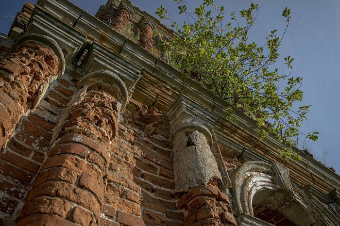 Историческая заброшка, в которой есть жизнь: Никольская церковь под Тулой