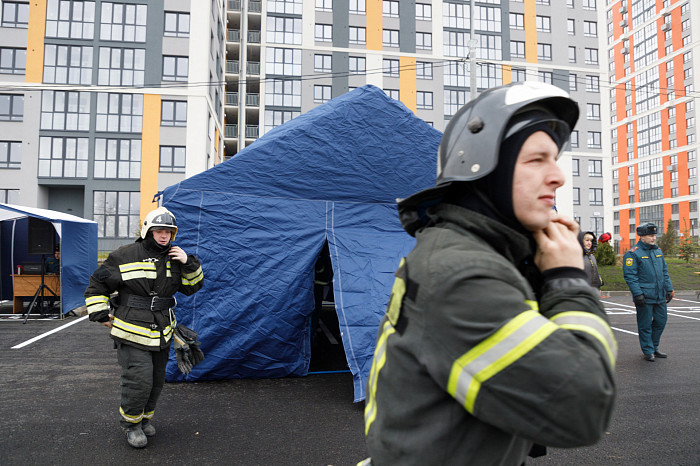 В Туле спасатель в полной экипировке поднялся на 25 этаж за три минуты и семь секунд В Туле спасатель в полной экипировке поднялся на 25 этаж за три минуты и семь секунд