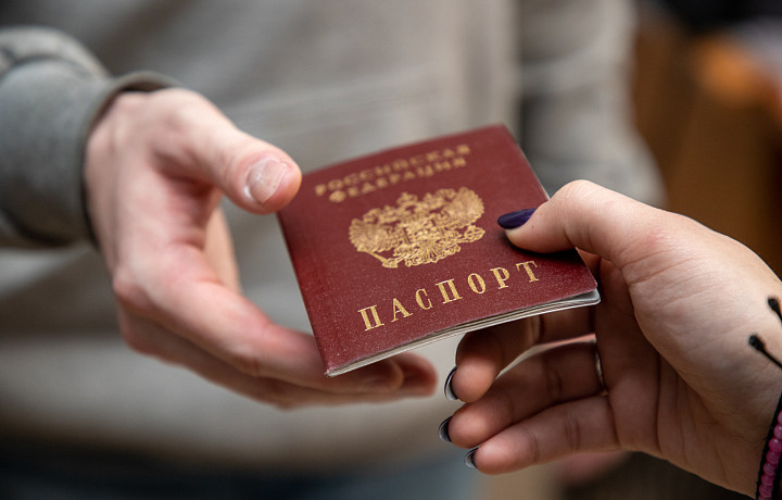 В России могут начать ставить мигрантов на воинский учет при получении паспорта