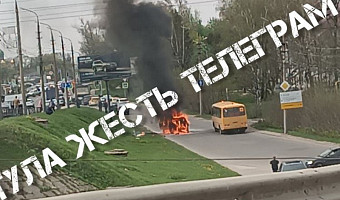 На улице Рязанской в Туле сгорела иномарка