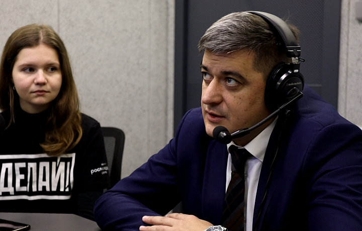 Про добро, животных и Центр молодежи: министр Давлетшин ответил на вопросы добровольцев в прямом эфире Про добро, животных и Центр молодежи: министр Давлетшин ответил на вопросы добровольцев в прямом эфире