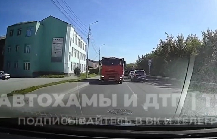В Туле водитель «Камаза» чуть не устроил лобовое ДТП на «односторонке» В Туле водитель «Камаза» чуть не устроил лобовое ДТП на «односторонке»