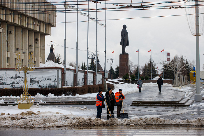 Улица полна снегожидкостей: фоторепортаж с затопленных дорог и тротуаров Тулы Улица полна снегожидкостей: фоторепортаж с затопленных дорог и тротуаров Тулы