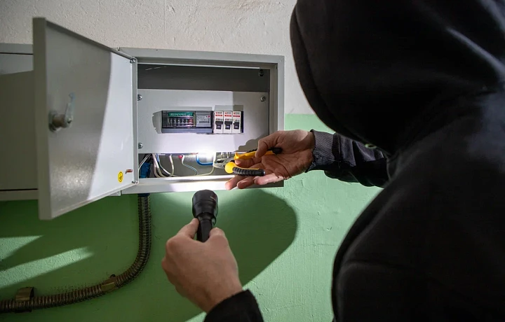 Накопившего долг за свет туляка осудят за самовольное подключение к сетям Накопившего долг за свет туляка осудят за самовольное подключение к сетям