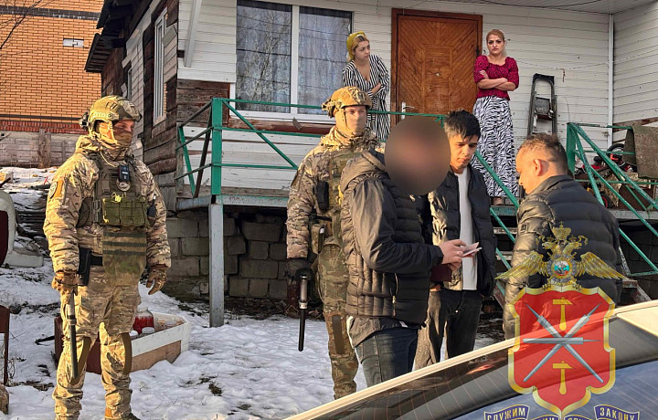 Силовики проводят рейд у косогорских цыган: ищут врезки в коммуникации и мужчин, не вставших на воинский учет Силовики проводят рейд у косогорских цыган: ищут врезки в коммуникации и мужчин, не вставших на воинский учет