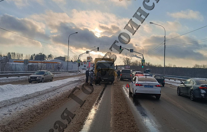 Водитель фуры сбил 51-летнего пешехода на улице Городская дорога в Алексине Водитель фуры сбил 51-летнего пешехода на улице Городская дорога в Алексине