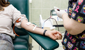 Делают ли сегодня прямое переливание крови, и почему донорами не могут стать люди с незаразными болезнями – 12 вопросов врачу про донорство