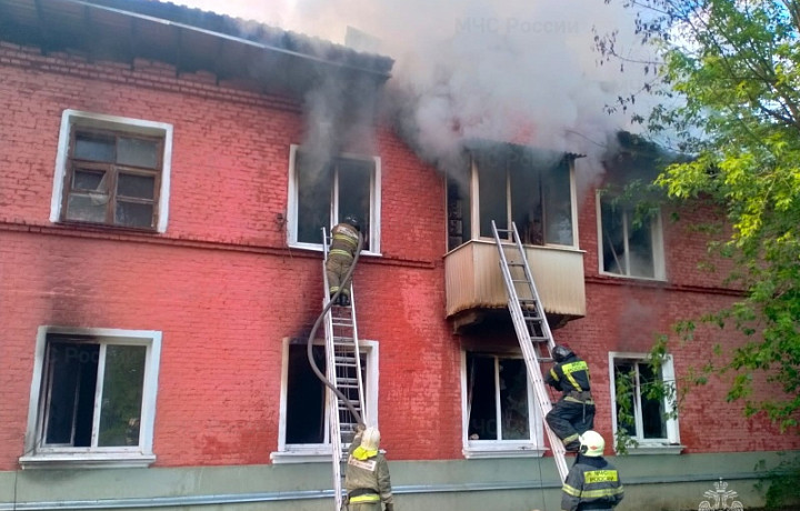 На пожаре в жилом доме в Донском эвакуировали 20 человек