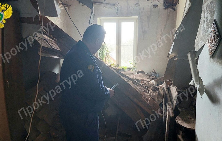 В Алексине рухнул потолок в жилой многоэтажке